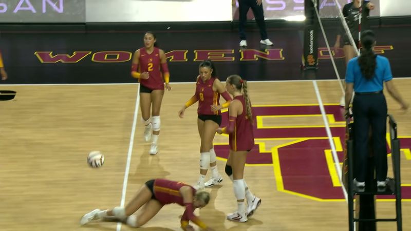 Fotograma del reel contra USC en el Galen Center